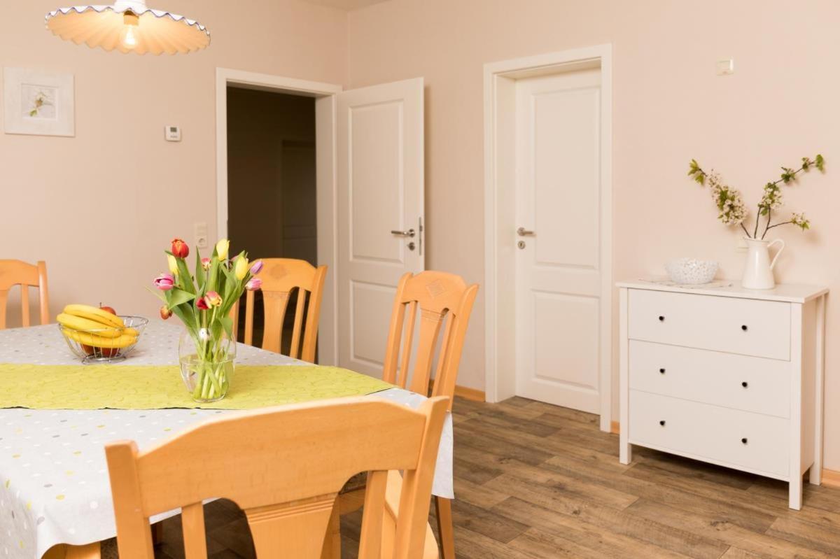 Apartamento Friesenhof Janssen - Urlaub Auf Dem Bauernhof Neuharlingersiel Exterior foto